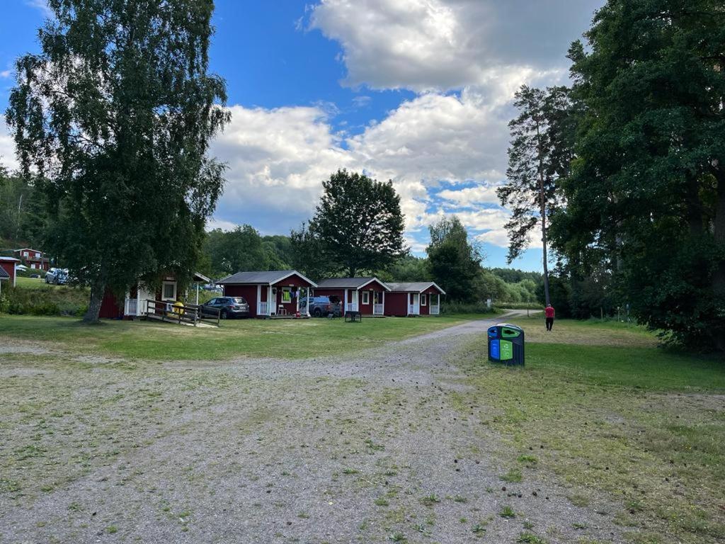 Klaemmingsbergsbadets - Stuga Gaeddan Gnesta Exterior photo